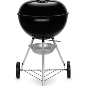 Parrilla de carbón negra con ruedas.