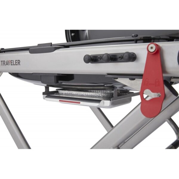 Parrilla portátil plegable con accesorios.