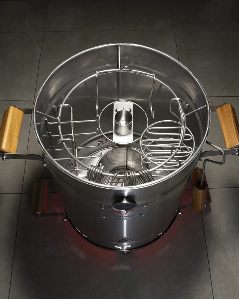 Asador de acero inoxidable con mango de madera