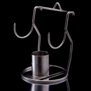 Soporte metálico para embudos en laboratorio.