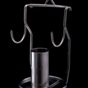 Soporte metálico para cocinar pollo al horno.