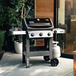 Barbacoa moderna en terraza al aire libre