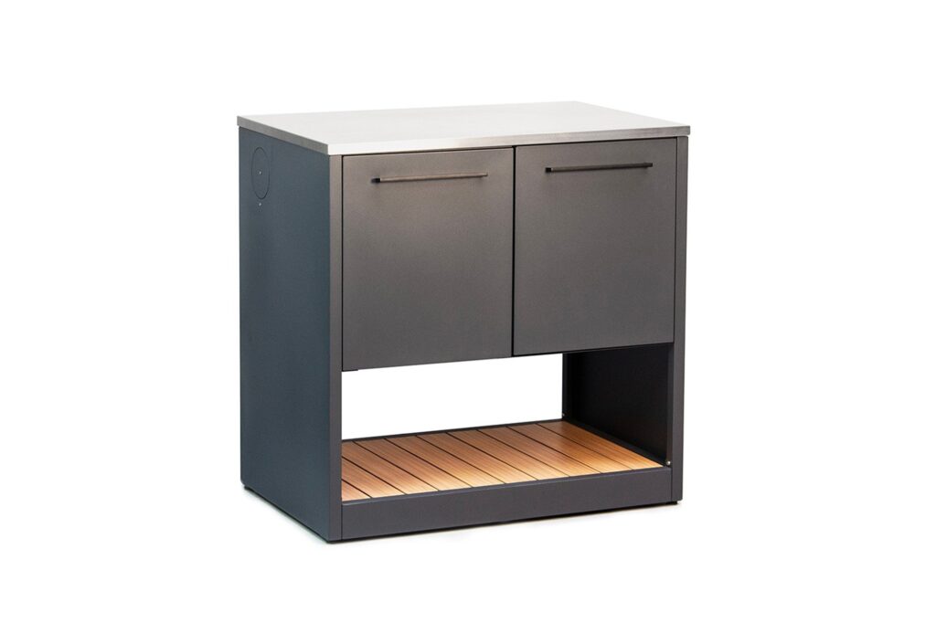 Mesa de cocina moderna con estantes abiertos