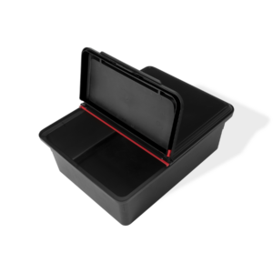 Caja de plástico negra con tapa abierta