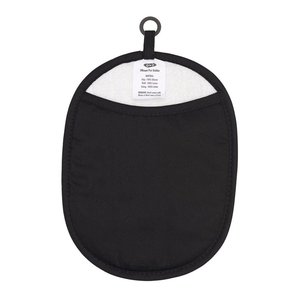 Guante de cocina negro con etiqueta de cuidados