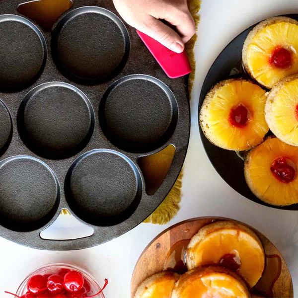 Molde para pasteles y pasteles de piña.