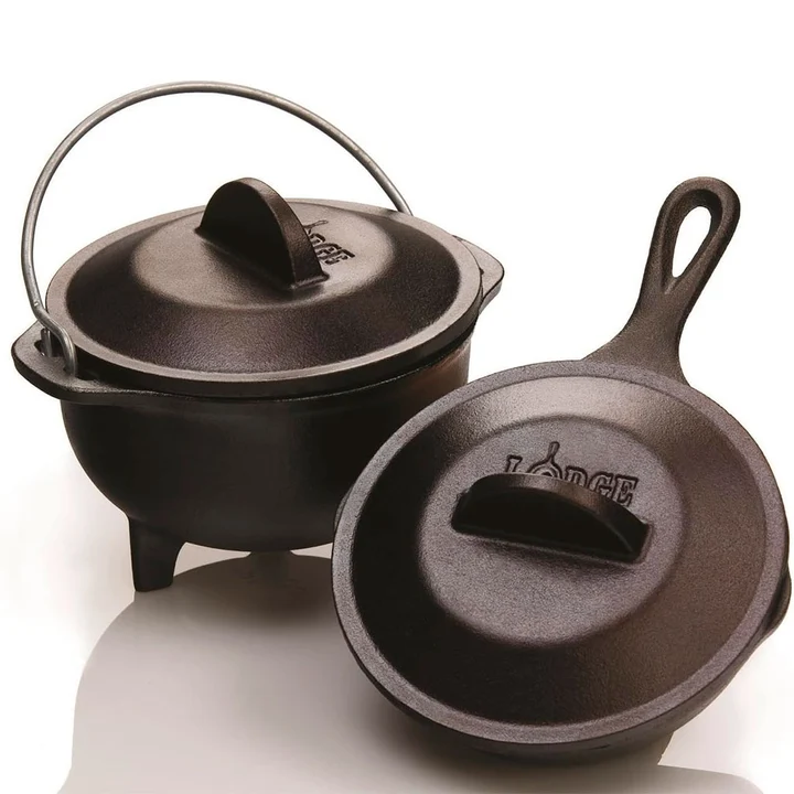Cazuela y sartén de hierro fundido.