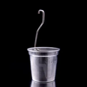Cubo de metal con gancho